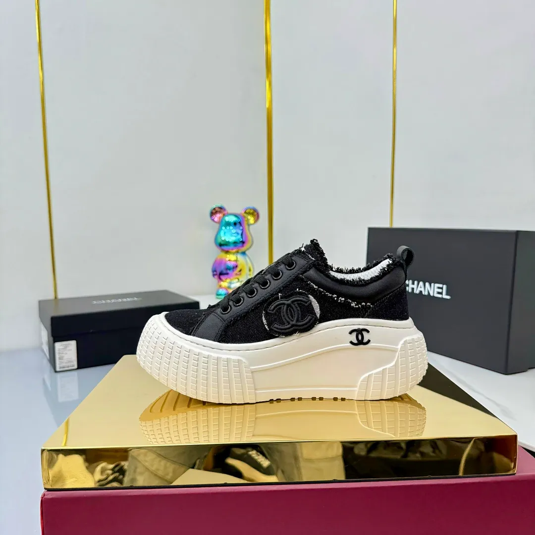 👟👟Ex-factory price 640👟👟 Chanel bread shoes ~ original calfskin panda shoes Chanel 25C latest hot style panda black and white sports shoes casual sneakers Xiaoxiang hot item classic black and white panda color coco girls must pay Fabric: original custom mixed sheepskin lining: original imported breathable mesh lining outsole: Original molded rubber + TPU combination Size: Women's 35-41 Buy now👉